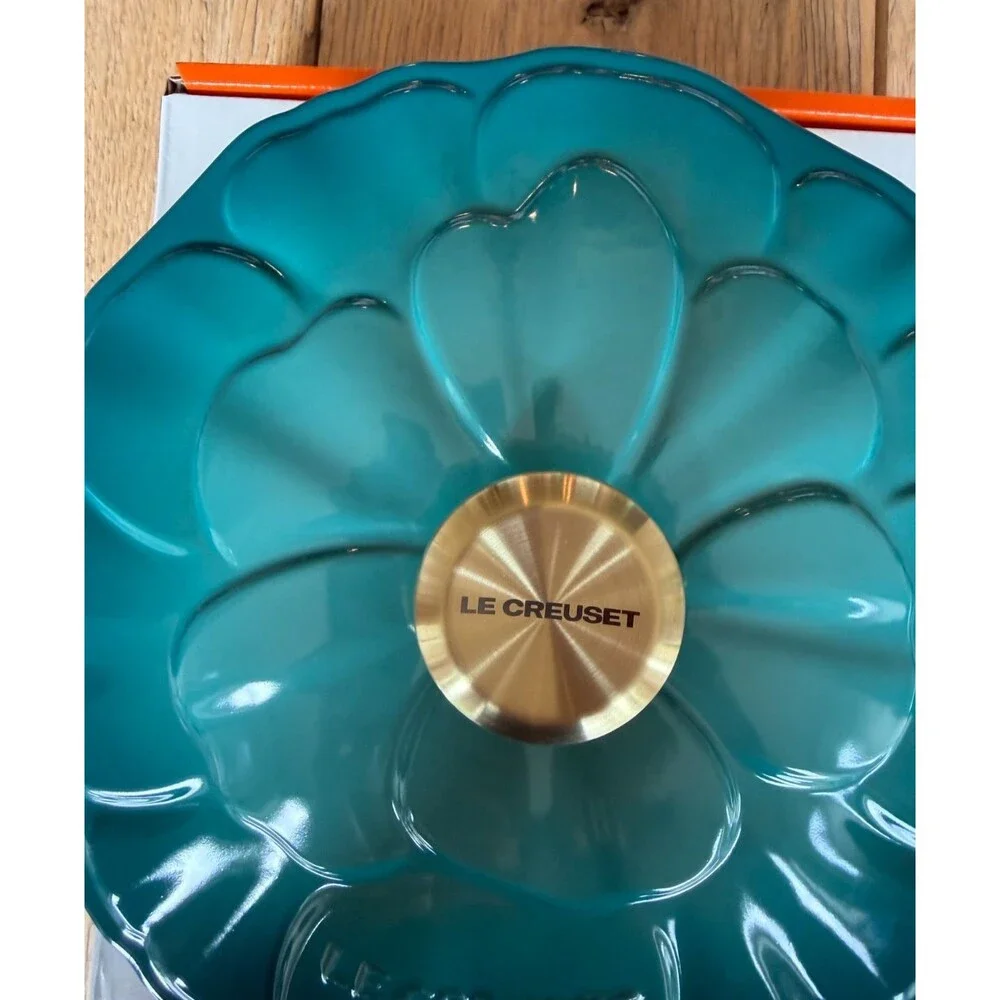 Le Creuset Signature Cast Iron Petal Shallow Casserole 2.25qt Riviera Blue NEW